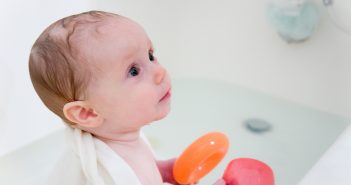 Tout savoir sur le bain de bébé