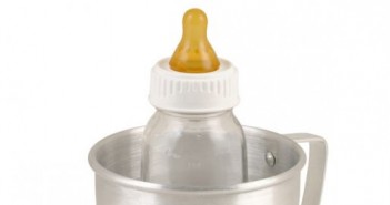 Comment stériliser biberons et ustensiles sterilisation-biberon-bebe