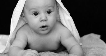 Toilette de bébé : adoptez les bons réflexes