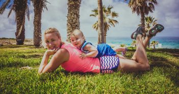 Partir en vacances avec un bébé : quel matériel emmener ?